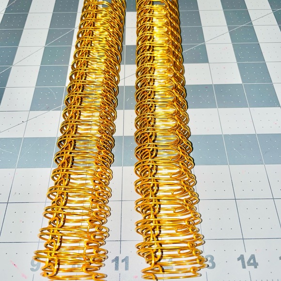 Wire-O 3/4 2:1 Pitch Twin-Loop Binding Spines Gold - Picture 2 of 7